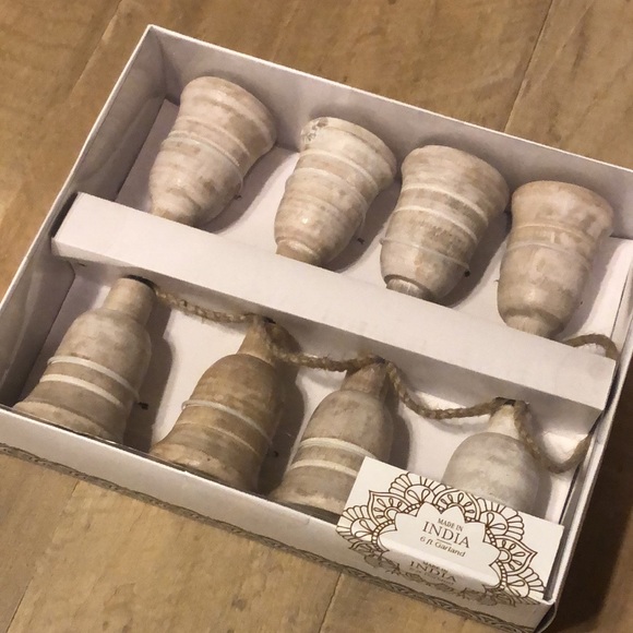 🤍 Farmhouse Christmas Garland 🔔 Made in India 6 Feet Garland 🤍 NWT - Picture 2 of 6